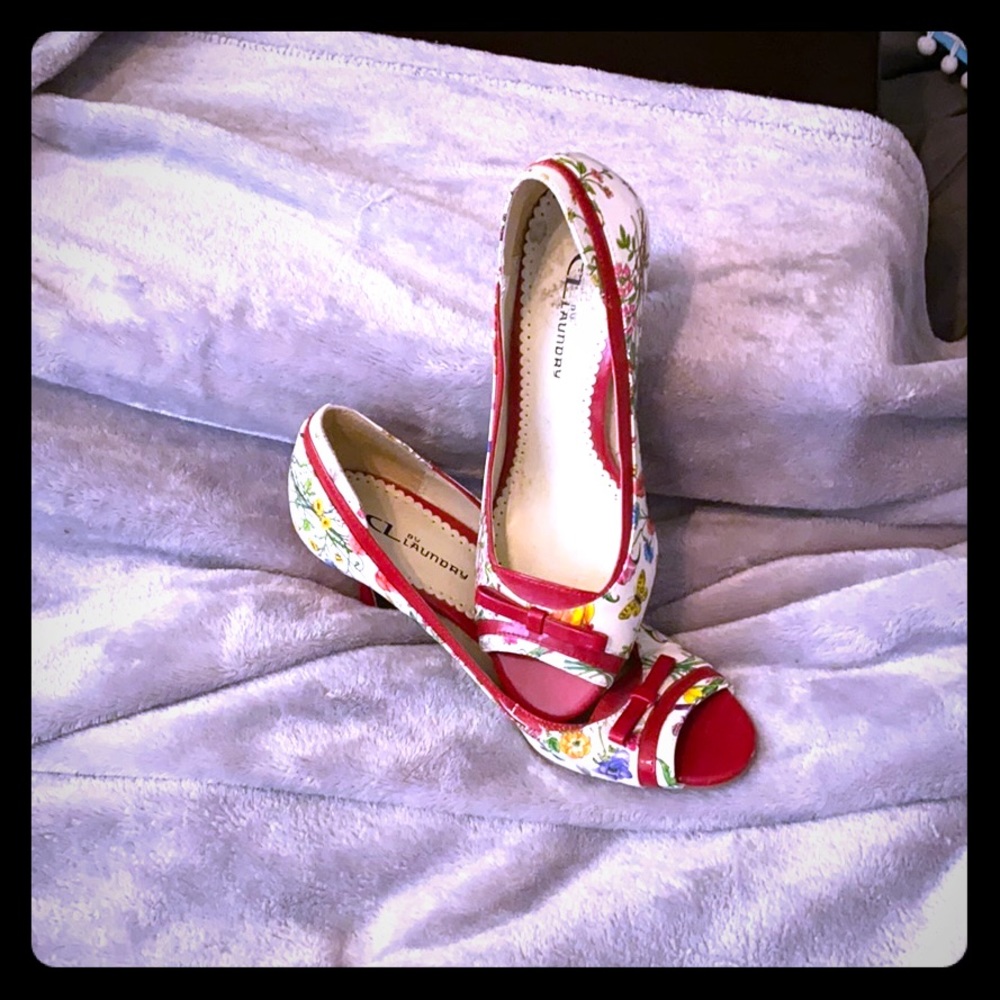 Chinese laundry Red flower print heels
